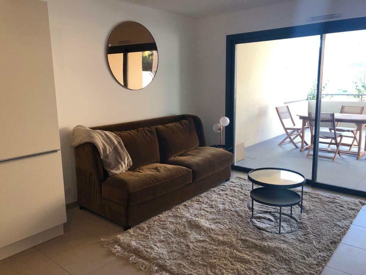 Fronte Di Mare Apartment โพรพริอาโน ภายนอก รูปภาพ