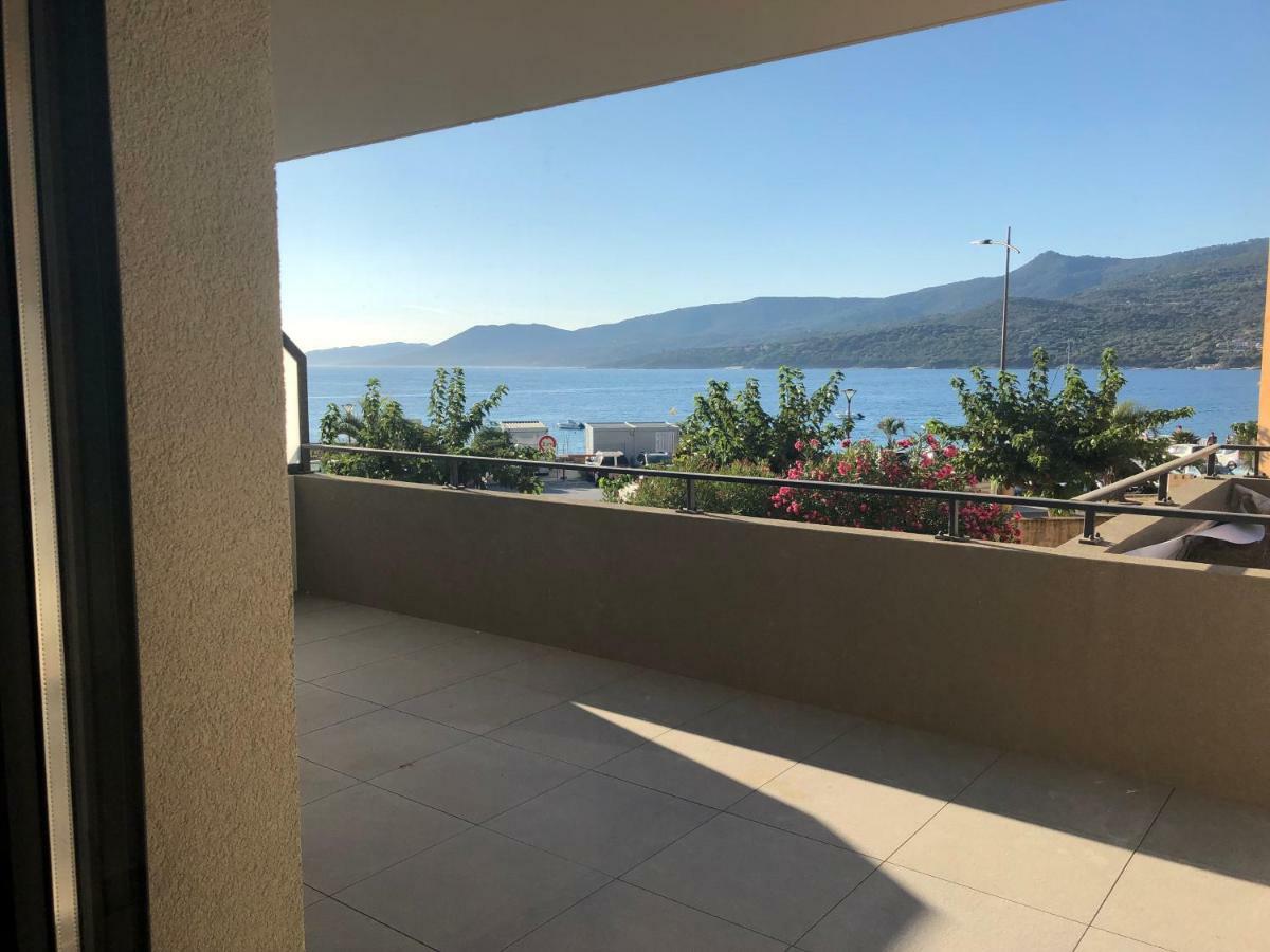 Fronte Di Mare Apartment โพรพริอาโน ภายนอก รูปภาพ